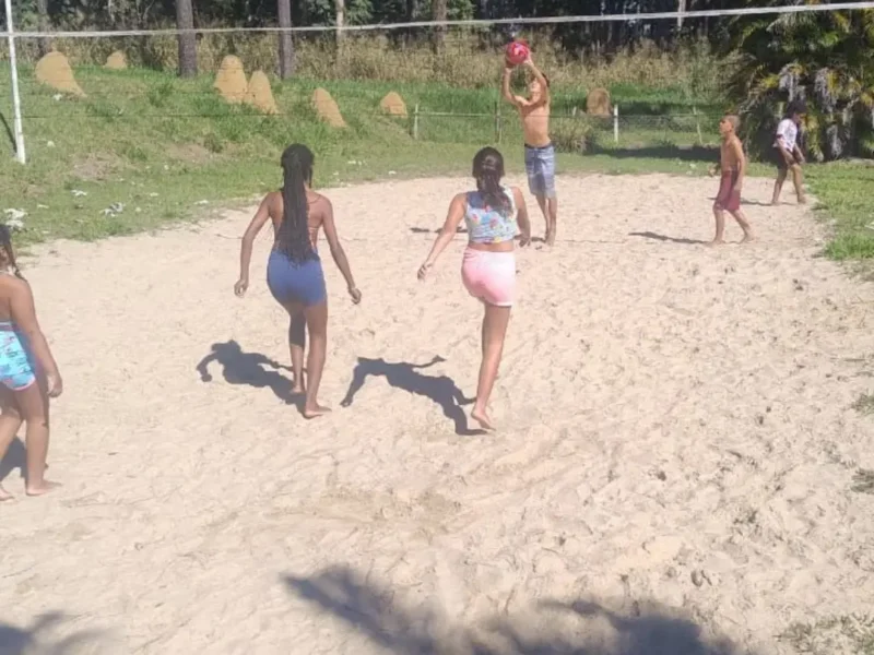 Brincadeira no campo